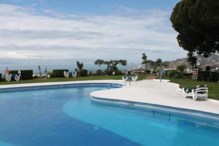 Hermosa Casa Con Terraza E Increibles Vistas Al Mar Y La Montana Нерха Экстерьер фото